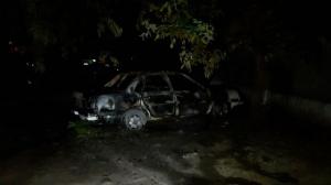 Авто сгорело дотла в одном из микрорайонов Алматы
