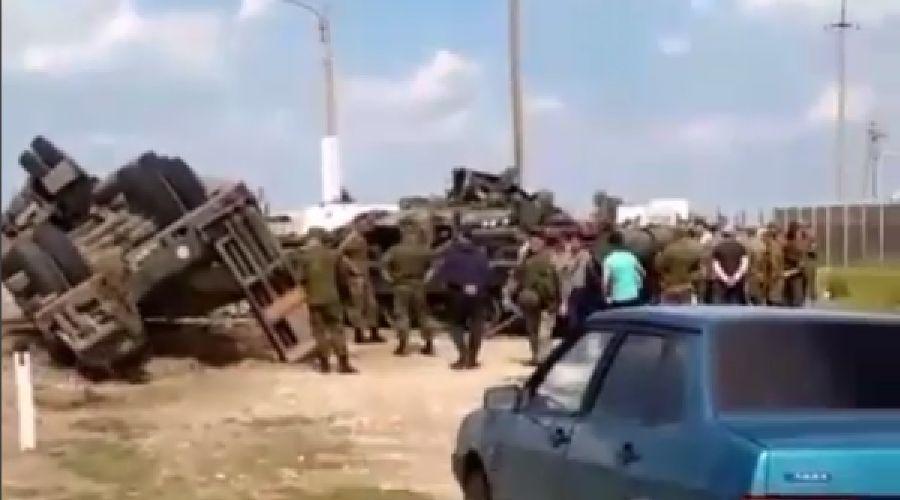 В Дагестане перевернулся грузовик с танком, который везли на полигон
