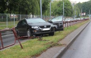 В Гродно VW самопроизвольно проехал около 500 метров и попал в ДТП. Догонявший авто водитель умер