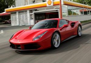 Угонщика Ferrari поймали, когда он попрошайничал на бензин
