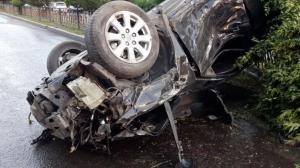 Toyota Camry снесла ограждение и перевернулась в Алматы