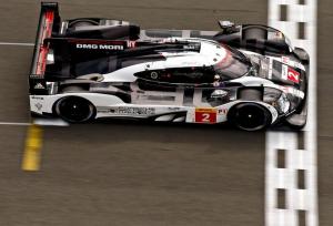Porsche выиграла 24 часа Ле-Мана в сражении с соперниками из LMP2