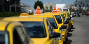 В Москве в 2018 году оставят только такси желтого цвета

