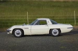 На аукцион выставили Mazda Cosmo с двигателем Wankel
