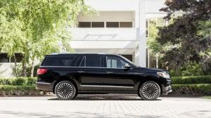 Названы цены внедорожника Lincoln Navigator нового поколения