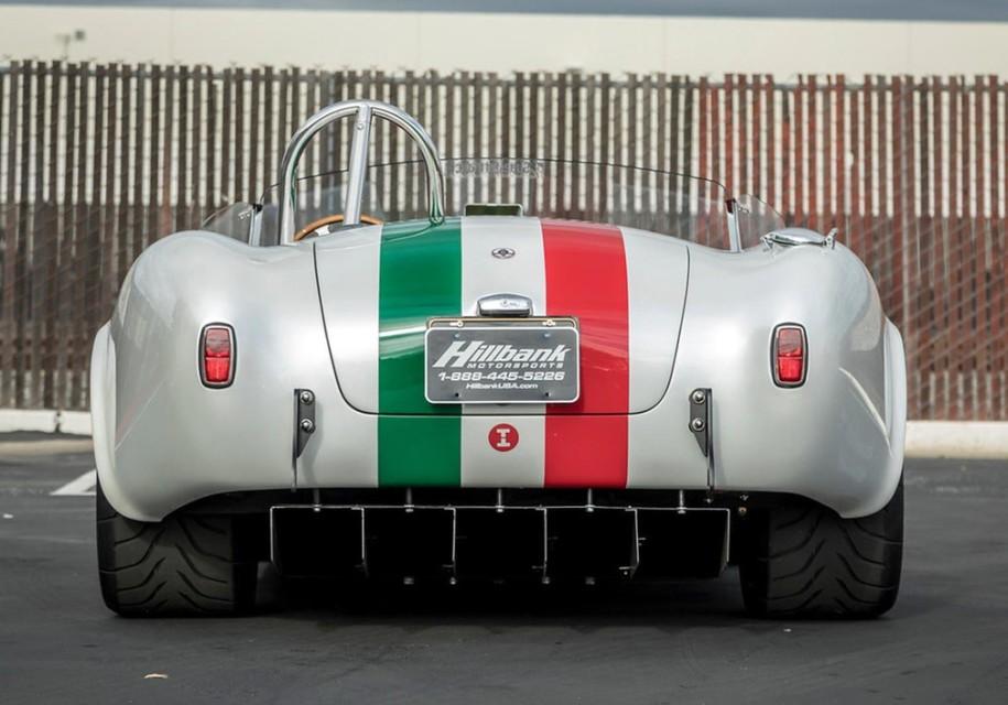 Реплика Shelby Cobra стала быстрейшей «Коброй» в истории