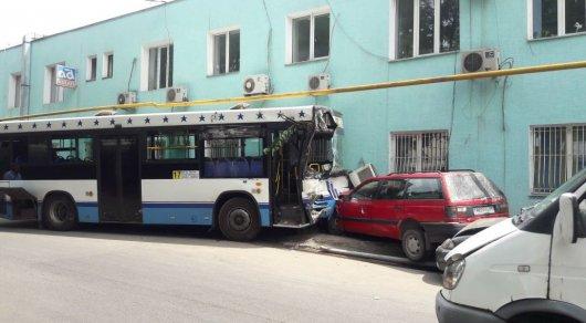 ДТП с участием двух автобусов в Алматы: врачи сообщили о состоянии пострадавших