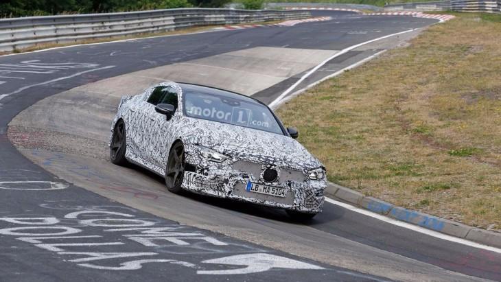Четырёхдверный суперкар Mercedes-AMG GT выехал на Нюрбургринг