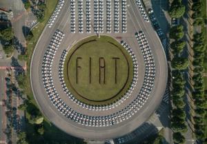 Сеть супермаркетов подарила клиентам 1,5 тысячи Fiat 500 за два дня