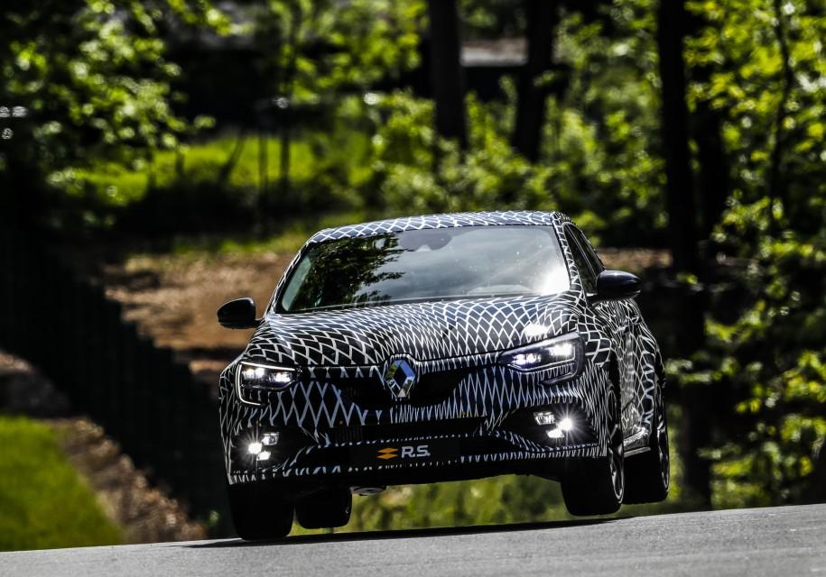 У нового Megane R.S. будет полноуправляемое шасси и два варианта подвески
