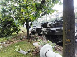 Во время репетиции парада танк снес фонарный столб 