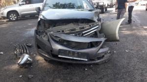 Лобовое столкновение двух авто в Алматы: Пострадал пассажир