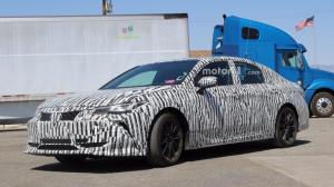 Toyota вывела на тесты новый Avalon