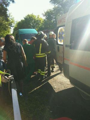 В Луганской области при опрокидывании маршрутки пострадали 12 человек