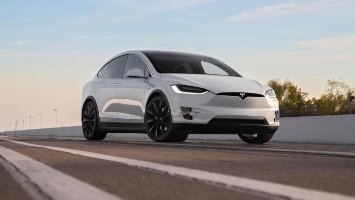 Электрокроссовер Tesla Model X успешно прошёл «лосиный тест»