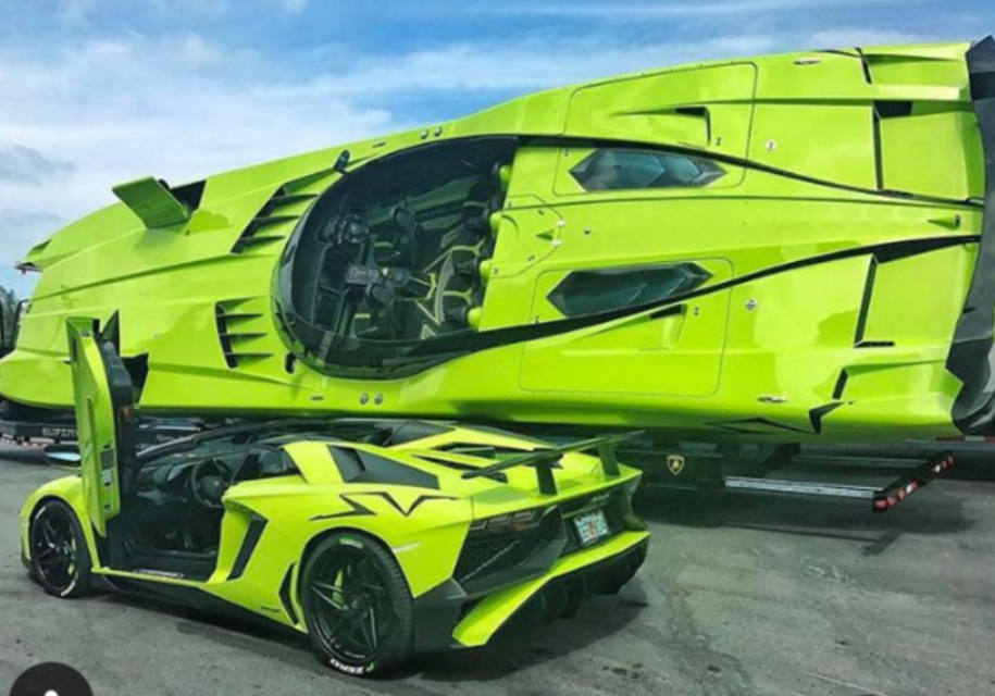 На продажу выставлен редкий Lamborghini в комплекте с «ламбокатером»