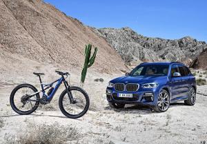 BMW сделала вдобавок к новому X3 электрический велосипед