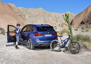 BMW сделала вдобавок к новому X3 электрический велосипед