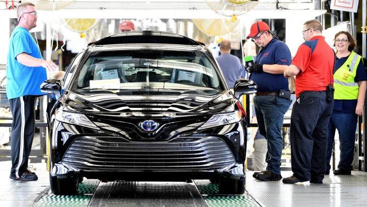 Новый Toyota Camry официально встал на конвейер