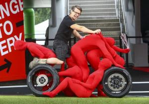 Honda сделала машину и байк из людей