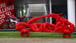 Honda сделала машину и байк из людей