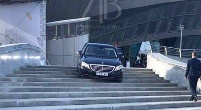 Заехавшего на ступени Конгресс-центра водителя Mercedes отыскали полицейские Астаны