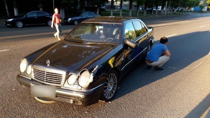 Велосипедист угодил под колеса авто в Алматы