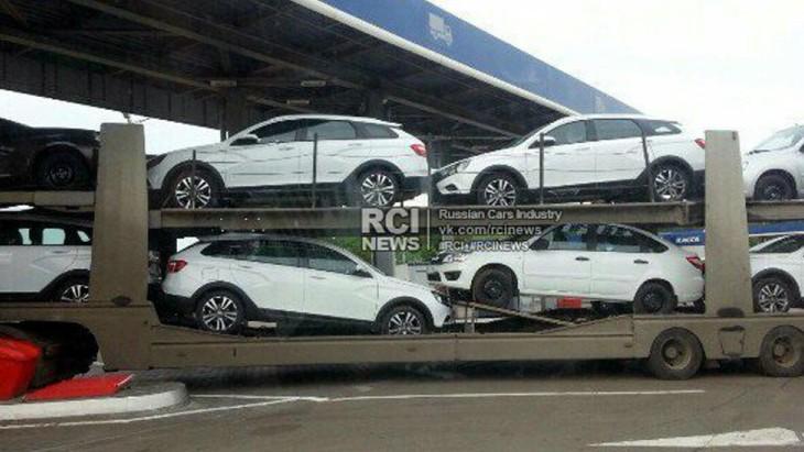 В сети появилось «живое» фото универсалов LADA Vesta SW Cross