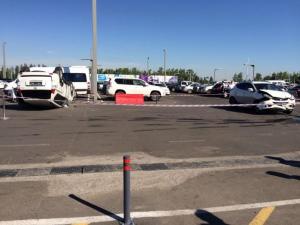 Внедорожник перевернулся на парковке аэропорта в Астане

