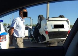 Внедорожник перевернулся на парковке аэропорта в Астане
