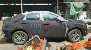 Geely вывела на тесты купеобразный кроссовер