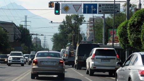 Назарбаев подписал поправки по вопросам дорожного движения