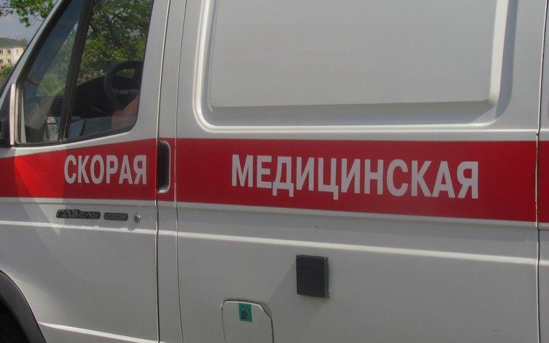 При столкновении такси со столбом на Кутузовском проспекте в Москве пострадали двое