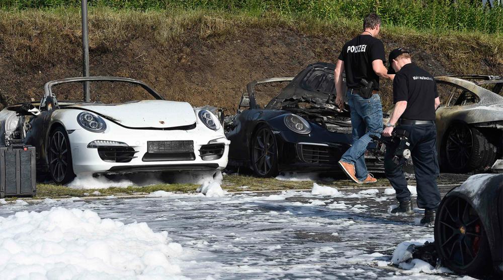 Перед саммитом G20 в Гамбурге сожгли восемь машин Porsche