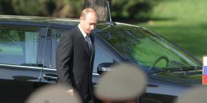 Путин проехал на президентском лимузине из проекта «Кортеж»