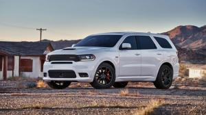 475 сил и семиместный салон: названы цены «заряженного» Dodge Durango SRT