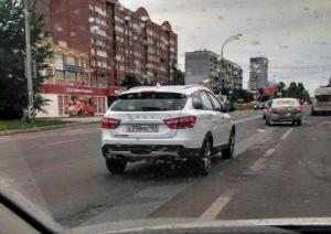 Серийная Lada Vesta SW Cross на дорогах Тольятти