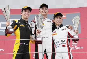 Джордж Рассел выиграл первую гонку GP3 в Австрии