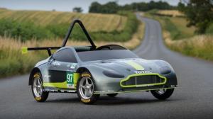 Безмоторный миниспорткар Aston Martin V8 Vantage GTE