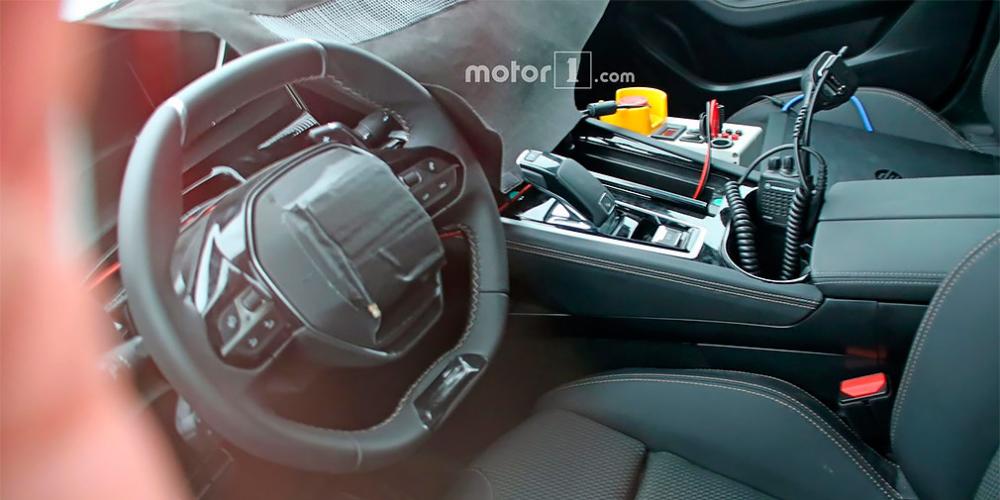 Впервые сфотографирован интерьер нового Peugeot 508