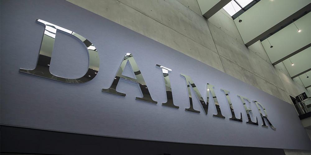 Daimler обвинили манипуляциях данных о вредных выбросах в атмосферу
