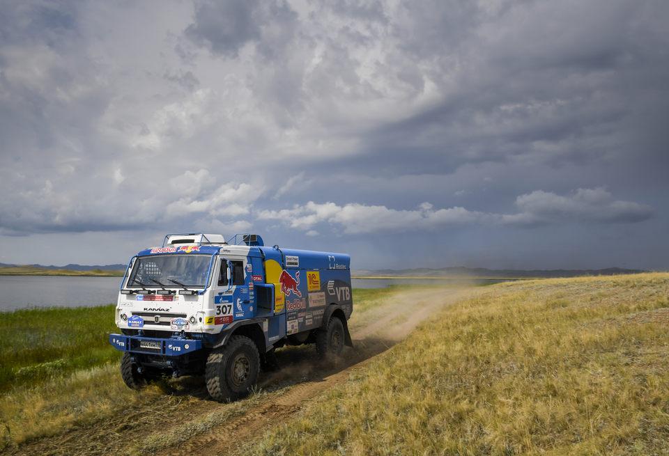 Эдуард Николаев: Сбросили темп из-за сильных ударов в позвоночник