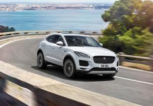 Названы рублевые цены на самый маленький кроссовер Jaguar