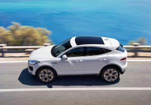 Названы рублевые цены на самый маленький кроссовер Jaguar