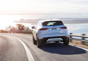 Названы рублевые цены на самый маленький кроссовер Jaguar