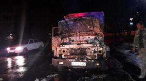Мусоровоз сгорел около АЗС в Алматы