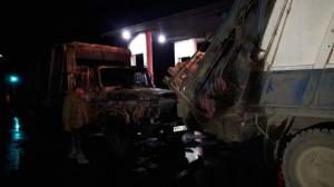 Мусоровоз сгорел около АЗС в Алматы