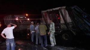 Мусоровоз сгорел около АЗС в Алматы