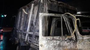 Мусоровоз сгорел около АЗС в Алматы
