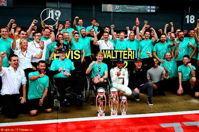 Второй победный дубль Mercedes в сезоне